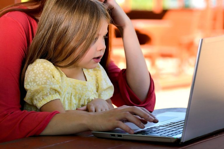 Laptopy dla dzieci z rodzin zastępczych