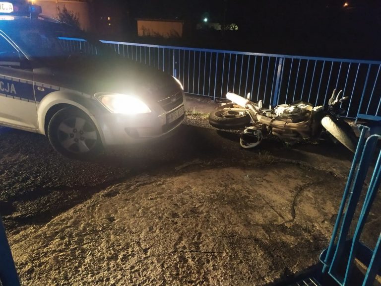 Pijany motocyklista ucieczkę zakończył zderzeniem z radiowozem