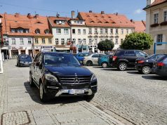 Burmistrz wycofał uchwałę o strefie płatnego parkowania. Na razie