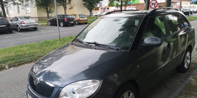 Kolejny zniszczony samochód w Świdnicy