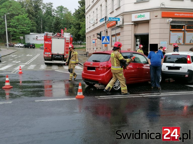 Nie zauważył czerwonego światła [FOTO]