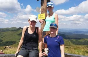 Po tragicznym wypadku straciła córkę, dziś idzie przez góry dla młodej lekarki