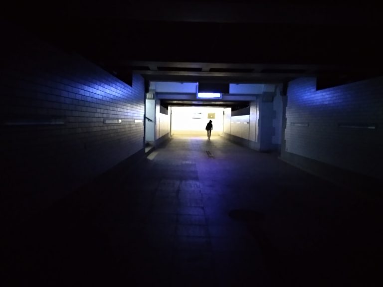 Ciemności w tunelu na stacji Świdnica Miasto