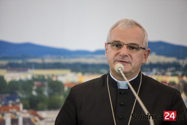 „Rzeczpospolita”: Jest decyzja Watykanu ws. biskupa Mendyka