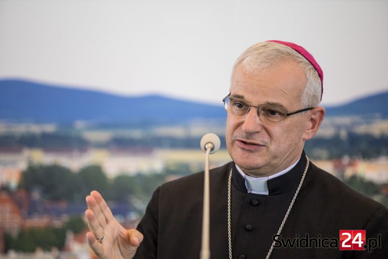 Biskup świdnicki apeluje do rodziców: zapiszcie swoje dzieci na religię
