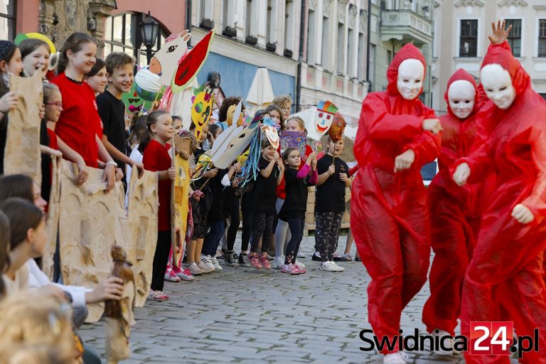 Czas na teatr. Maski teatralne w roli głównej [FOTO]