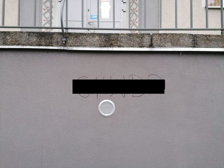 Zostawił przykre napisy na budynkach policji i prokuratury. Usłyszał zarzut