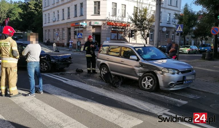 Zderzenie dwóch aut na Wrocławskiej [FOTO]