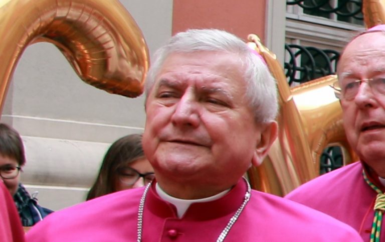 Watykan przyjął rezygnację biskupa Janiaka. Biskup tuszował m.in sprawę księdza ze Świdnicy