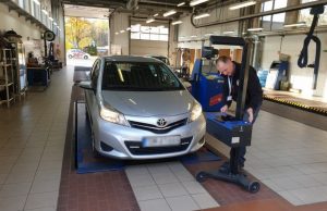Sprawdź światła w samochodzie. Ruszają bezpłatne badania na wybranych stacjach diagnostycznych