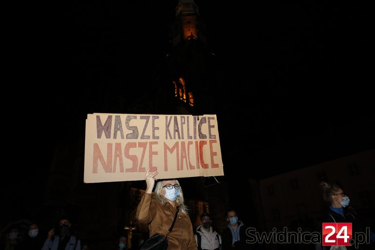 Protesty w sprawie aborcji. W niedzielę „Czarny Spacer” w Świebodzicach