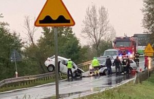 Zderzenie na krajowej piątce koło Strzegomia