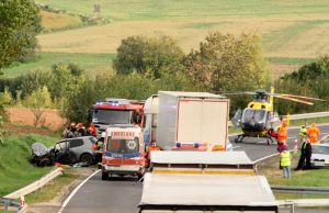 Wypadki z udziałem ciężarówek koło Dobromierza. Jedna osoba nie żyje