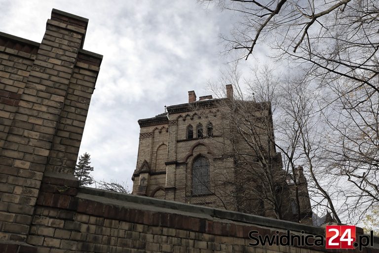 Zabytkowy szpital wciąż bez nowego właściciela. Kolejny raz nie było chętnych