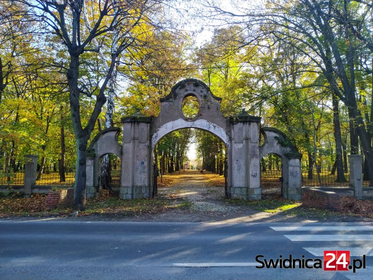 Zielona strona Świdnicy – park Zawiszowski. Dawniej chowano tam ofiary nalotów bombowych oraz więźniów