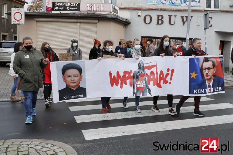 Blokada w centrum Świebodzic. „Polki nie dadzą za wygraną” [FOTO/VIDEO]