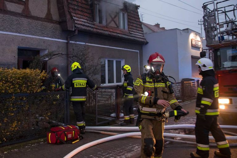 Niedopałek lub świeczka przyczyną tragicznego pożaru w Bystrzycy Dolnej?