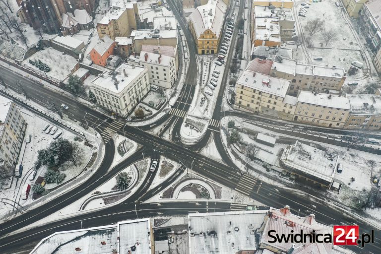 Meteorolodzy ostrzegają przed oblodzeniem dróg i chodników