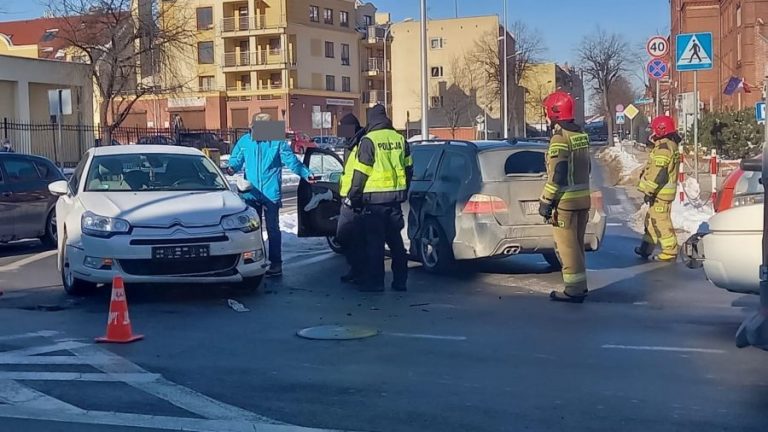 Zderzenie na skrzyżowaniu [FOTO]