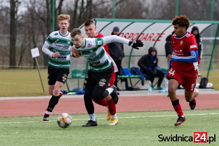 Biało-zieloni walczą na własnym stadionie o komplet punktów z Piastem Żmigród! [RELACJA LIVE]