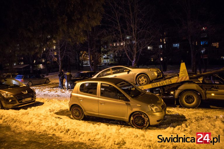 Pijany kierowca uszkodził samochody na osiedlowym parkingu