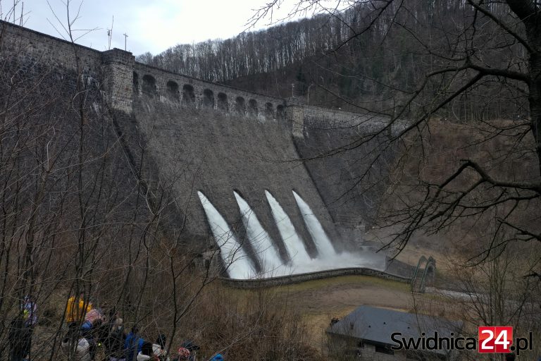 Zwiększony zrzut wody z Jeziora Bystrzyckiego