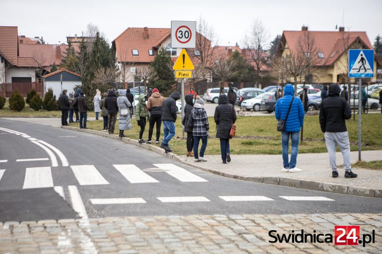 Koszmar przy punkcie pobrań. Nikt nic nie może? [FOTO][Aktualizacja]