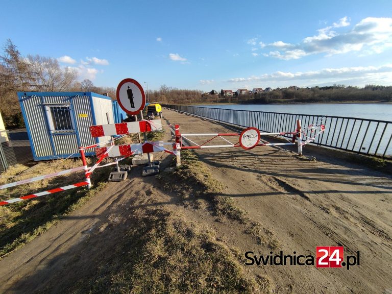 Przejście nad zalewem zamknięte [FOTO]