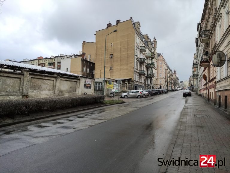 Znikną puste parcele przy Bolka Świdnickiego. Powstanie tam żłobek?