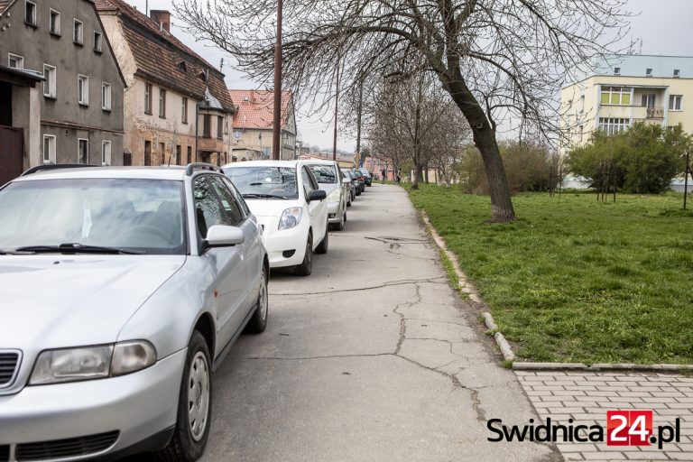 Będą nowe miejsca parkingowe na Zarzeczu? Projekt już jest, potrzebne są środki