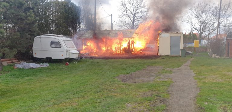 Pszczelarze ze Słotwiny stracili w pożarze pracownię. Potrzebna pomoc