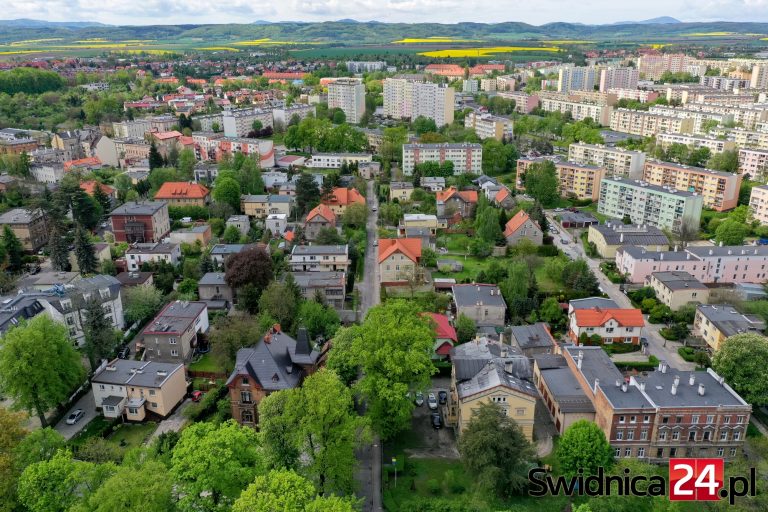 Dronem nad Świdnicą – okolice Parku Sikorskiego