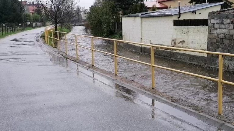 Na rzekach możliwe wezbrania z przekroczeniem stanów alarmowych. Synoptycy podwyższyli stopień ostrzeżenia