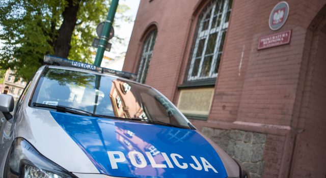 Senior przez miesiąc siedział w fotelu. Akt oskarżenia przeciwko synowi trafił do sądu