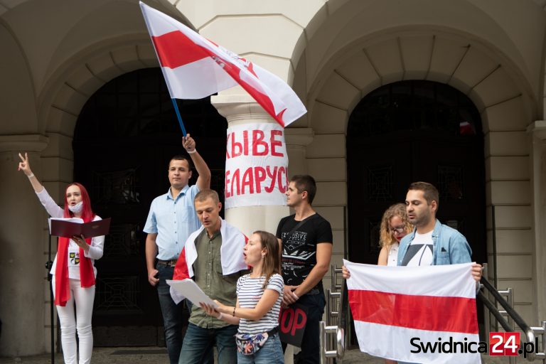 „Rozpacz, szok, złość”. Białorusinka mieszkająca w Świdnicy o porwaniu samolotu i aresztowaniu dziennikarza