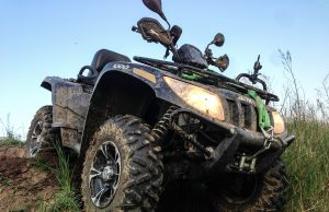 Nie żyje mężczyzna przygnieciony quadem. Ciało odnaleźli spacerowicze