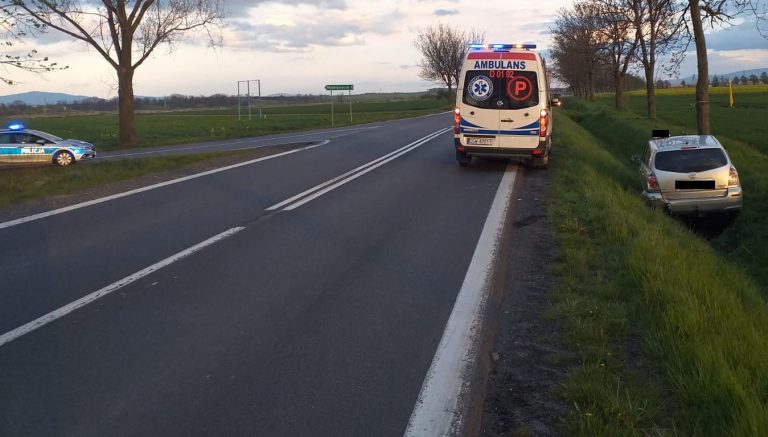 Zepchnął auto do rowu i próbował uciec. Zatrzymany dzięki pomocy świadków