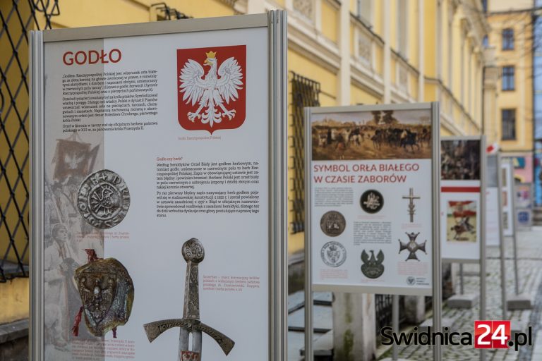 „Polskie Symbole Narodowe”. Wystawa na świdnickim Rynku