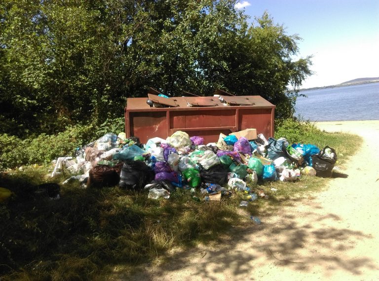 „Wody to nie śmietnik”. Ponad 30 ton śmieci zebrano znad zalewu Mietkowskiego