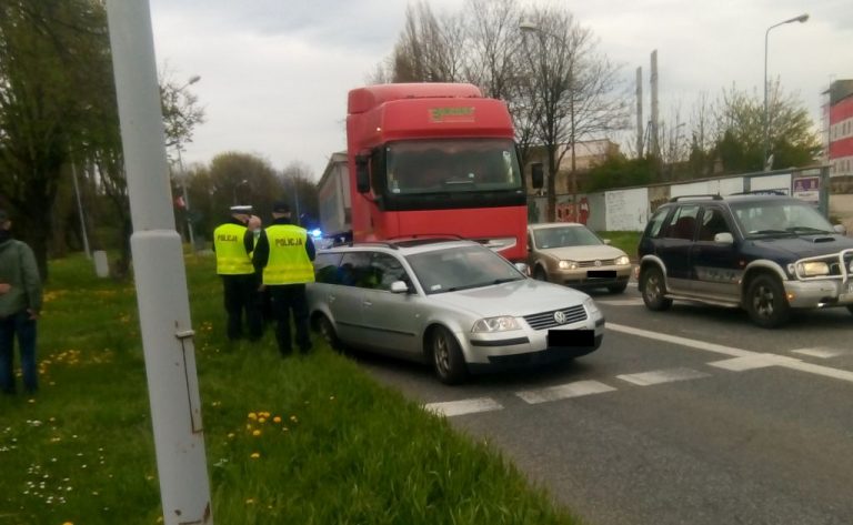 Zderzenie przed skrzyżowaniem [FOTO]