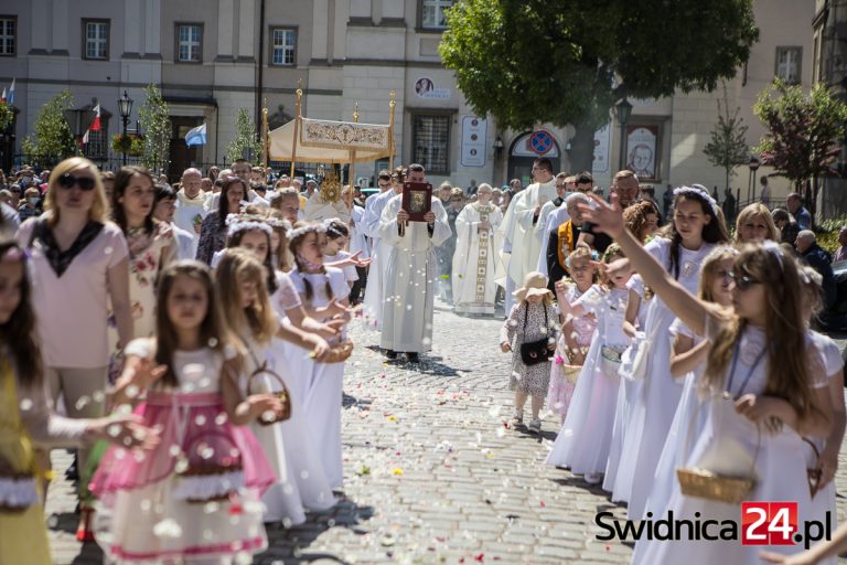 W czwartek Boże Ciało. Którymi ulicami przejdą procesje w Świdnicy?