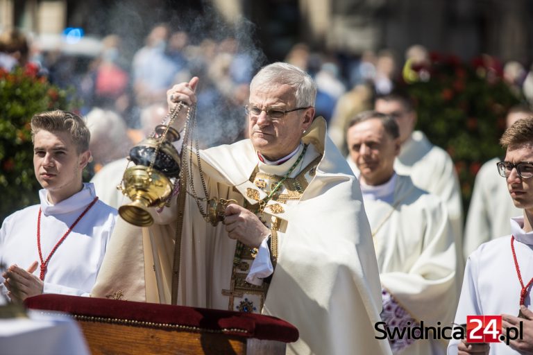 Były kleryk oskarżył go o molestowanie, biskup wystąpił na drogę sądową