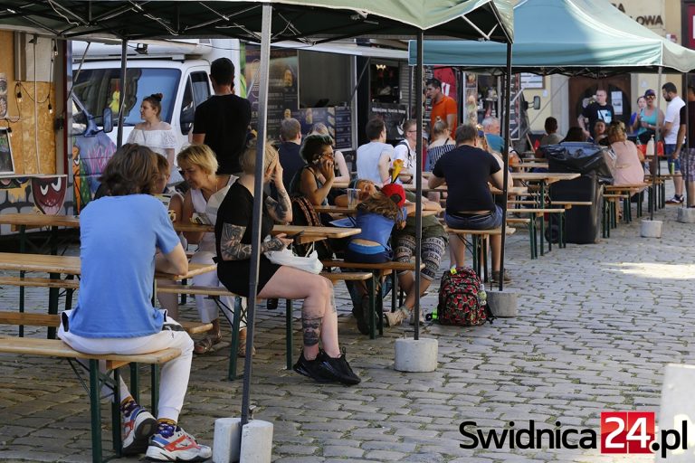 Festiwal Smaków Świata na świdnickim Rynku rozpoczęty [FOTO]