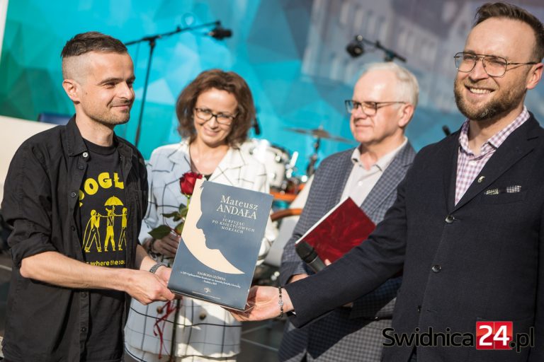 Spotkanie z kulturą przy Franciszkańskiej. Wręczono nagrodę w konkursie na autorską książkę literacką [FOTO]