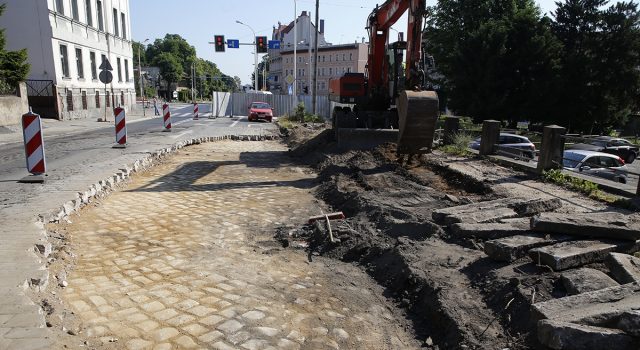 300 ton granitowej kostki wyjechało ze Świdnicy. Prezydent nie miała nic, by oferować do sprzedaży mieszkańcom