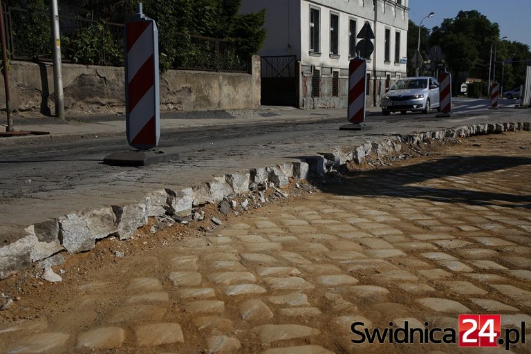 Część kostki z alei Niepodległości zostanie w Świdnicy i znajdzie nowe wykorzystanie