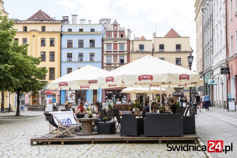 Mniejsze opłaty za prowadzenie letnich ogródków, ale nie dla lokali działających w Rynku