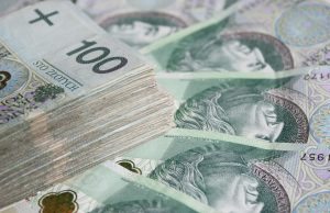 Seniorka uwierzyła w historię o potrąceniu kobiety w ciąży przez swoją córkę. Straciła sporą sumę