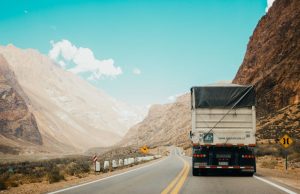 Ubezpieczenia dla przewoźników – dlaczego powinni po nie sięgnąć i jak wybrać najlepszego ubezpieczyciela? Ubezpieczenia dla przewoznikow