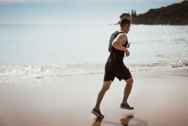 Buty do biegania męskie wyprzedaż – jak wybrać odpowiednie?
